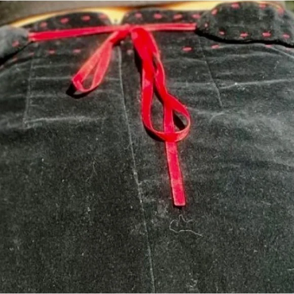 Gorgeous Embroidered Skirt with Folklore Flower Art Design - Size 6 - Picture 12 of 12